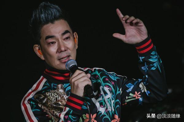 唱到一半喊卡！任賢齊演唱會中途暴哭「我失去了好師弟」　一度哽咽到無法開口：我會想你的