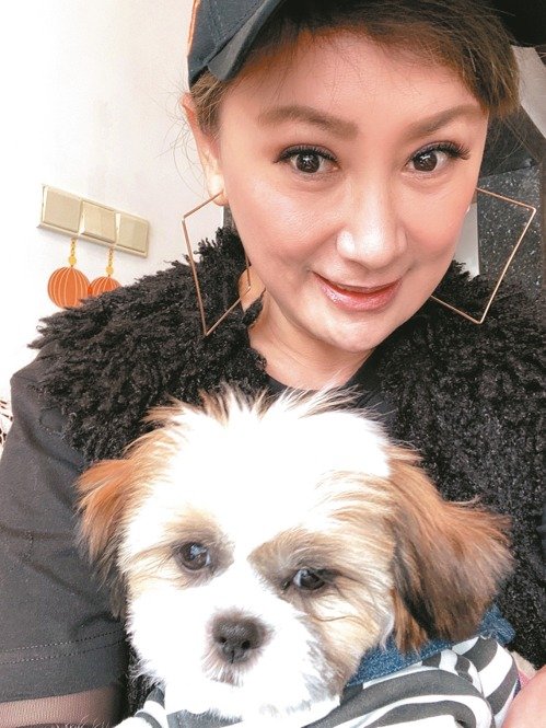 揪姊妹住樓上下！54歲陳亞蘭坦言「老後生活已規劃好」　堅守飲水思源「愛找楊麗花串門」師徒情深