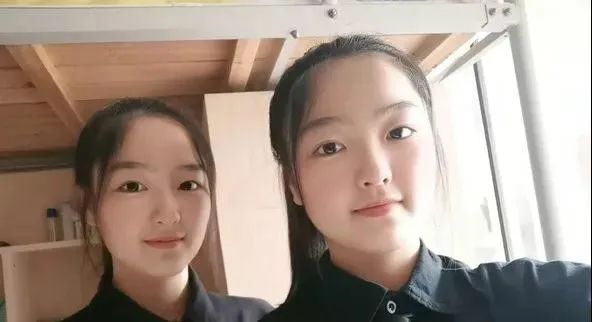 心有靈犀！雙胞胎姐妹考上同大學「錄取通知發現驚人巧合」　從小默契十足「雙倍喜悅」爸媽好欣慰
