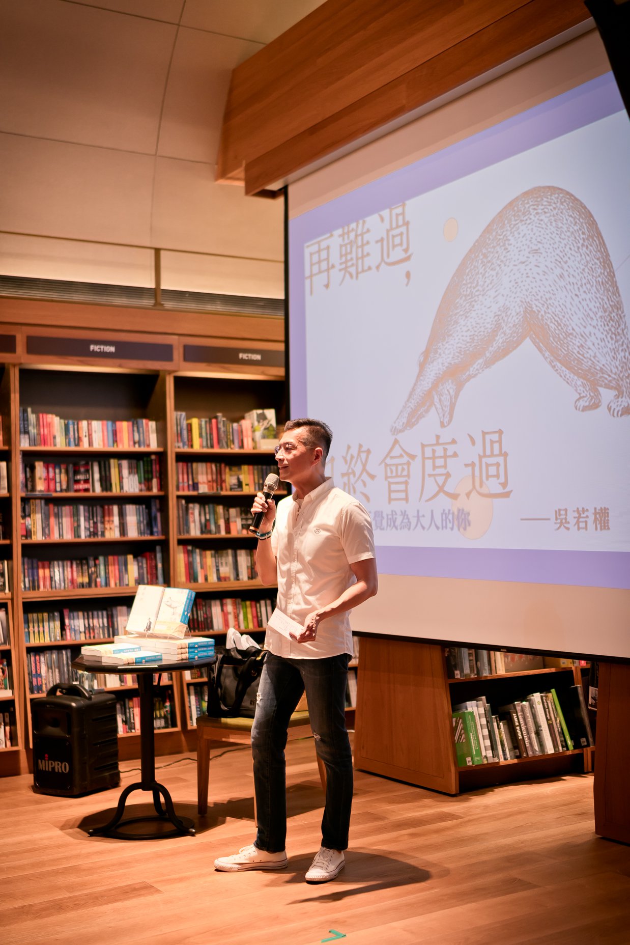 後悔沒顧好老母！知名作家「辭職轉讓公司」只為伴中風母復健　謝老天給機會「21天等到奇蹟」永遠陪您