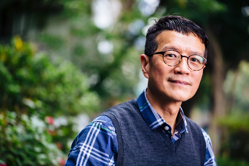 後悔沒顧好老母！知名作家「辭職轉讓公司」只為伴中風母復健　謝老天給機會「21天等到奇蹟」永遠陪您