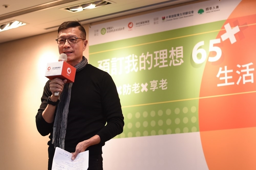 後悔沒顧好老母！知名作家「辭職轉讓公司」只為伴中風母復健　謝老天給機會「21天等到奇蹟」永遠陪您