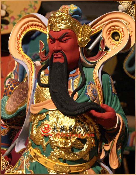 揭秘關公雕像為何總是閉眼？老匠人透露：「睜眼代價太大，背後藏有深意」