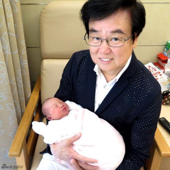 絕世好男人！黃百鳴陪妻子「抗病16年不離棄」  「結婚50年」今現況曝光