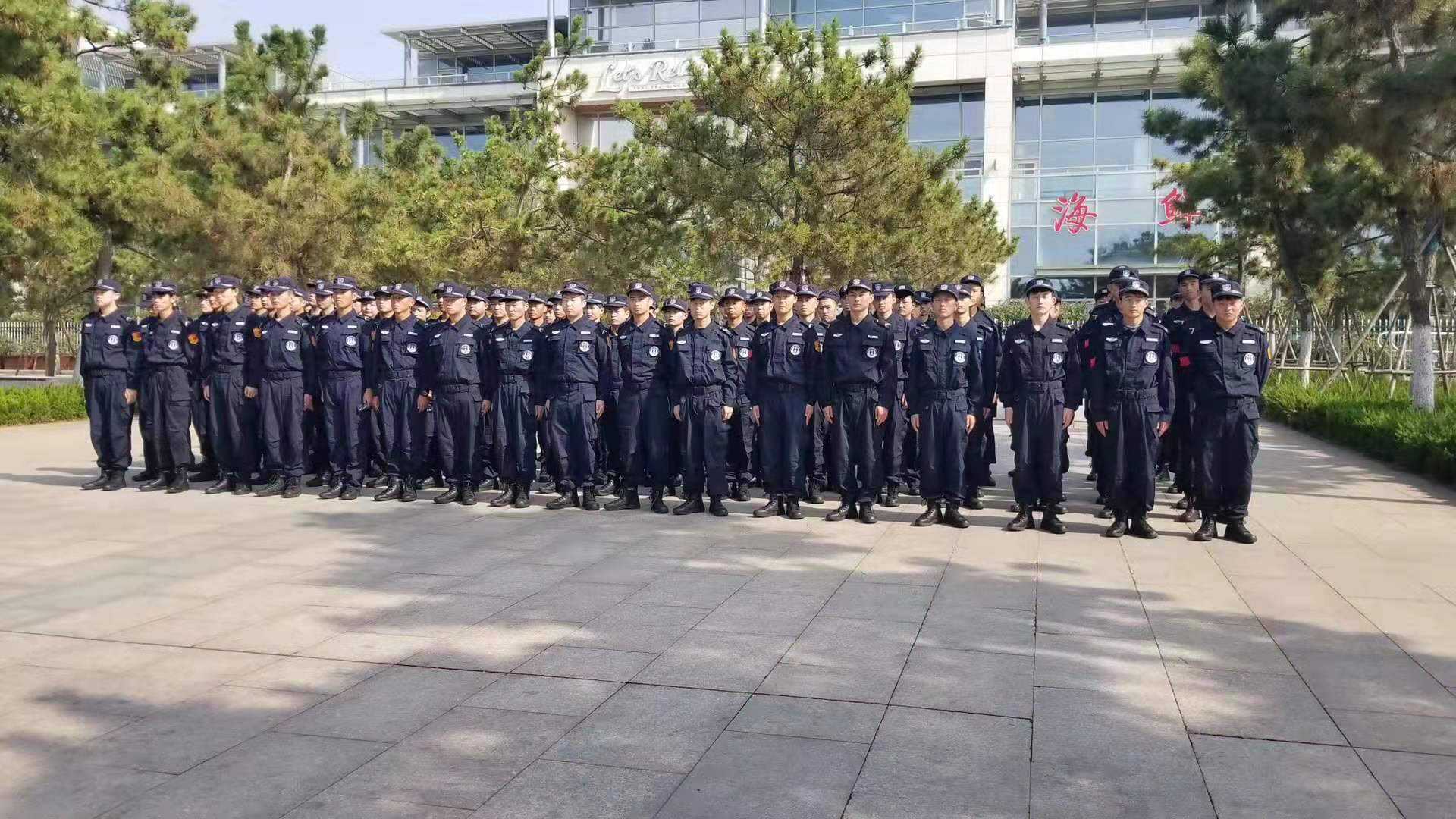 兒子接管父親公司！發現56歲保全「工資5萬元還配公寓」超氣：根本養閑人　父親一句話「惹人淚目」