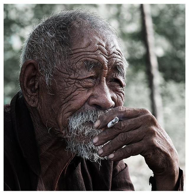老人60歲仍出來打工！老闆「嫌他老」要辭退：您還是別幹了　他卻跪求「寧願倒貼錢」也不走