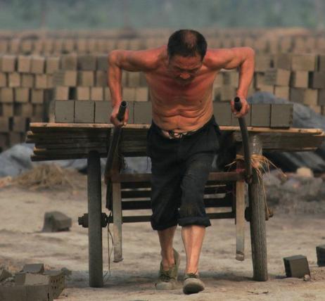 老人60歲仍出來打工！老闆「嫌他老」要辭退：您還是別幹了　他卻跪求「寧願倒貼錢」也不走