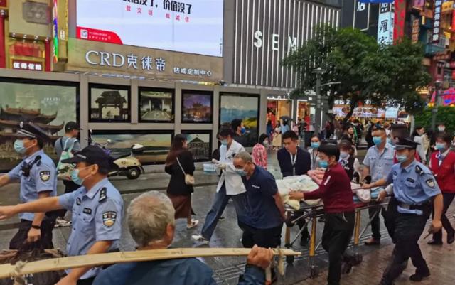 孕婦搭車途中「突然要生了」！暖心乘客「合力搭建臨時產房」畫面好動人　「只為保母子平安」網友讚爆