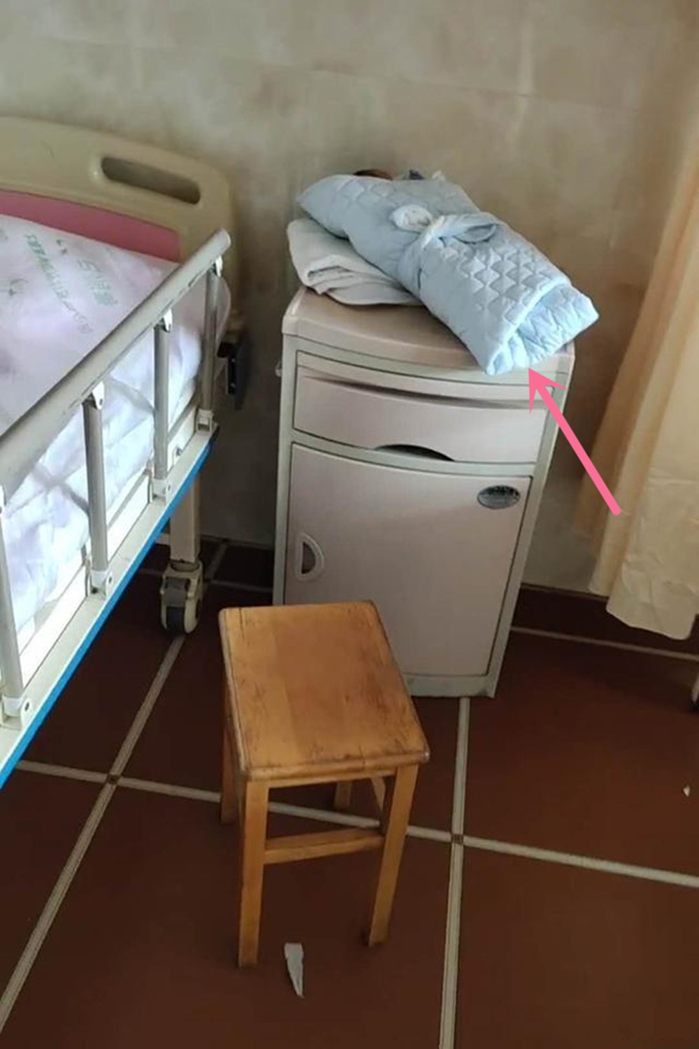 孕媽產後出院準備回家！歡天喜地間驚覺「超貴重寶貝」被遺漏　「寶爸慌張折返取」惹醫怒訓：在想什麼