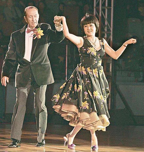 霍英東摯愛！「霍母不準娶卻獲正妻首肯」寵她52年　二房為換一世平安甘願「對大房俯首稱臣」