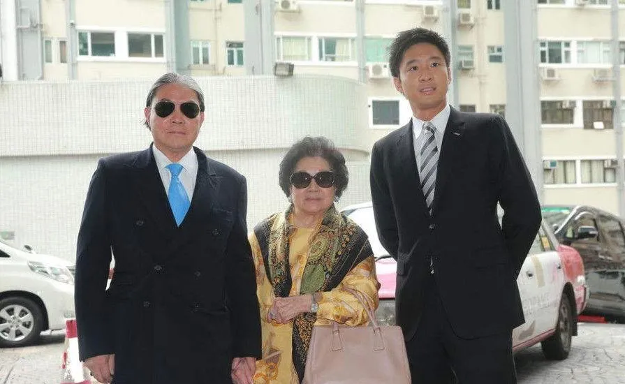 霍英東摯愛！「霍母不準娶卻獲正妻首肯」寵她52年　二房為換一世平安甘願「對大房俯首稱臣」