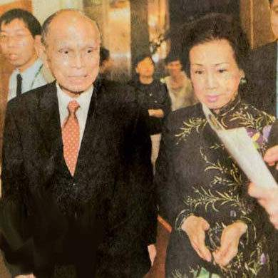 霍英東摯愛！「霍母不準娶卻獲正妻首肯」寵她52年　二房為換一世平安甘願「對大房俯首稱臣」