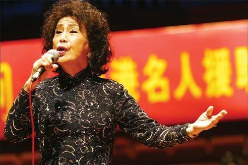 霍英東摯愛！「霍母不準娶卻獲正妻首肯」寵她52年　二房為換一世平安甘願「對大房俯首稱臣」