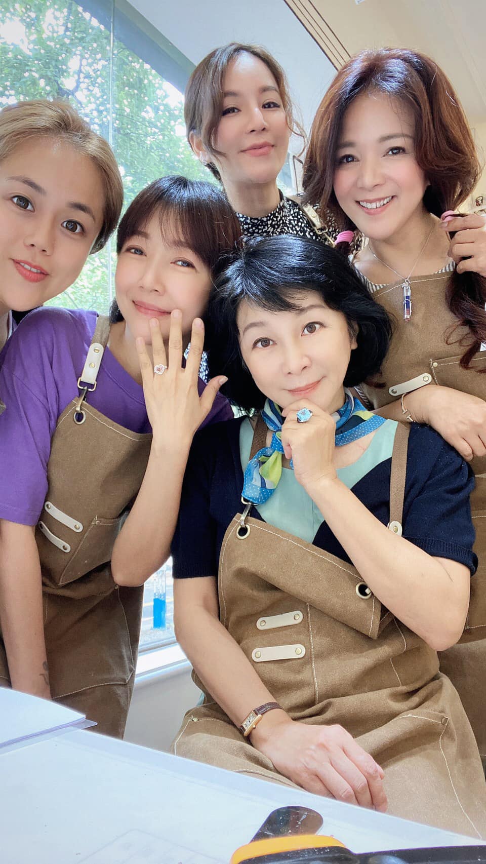 時間用錢買不到！58歲名主持人「拒絕72萬月薪」專注退休生活　擁身家2億「精神更富有」：別被年紀限制
