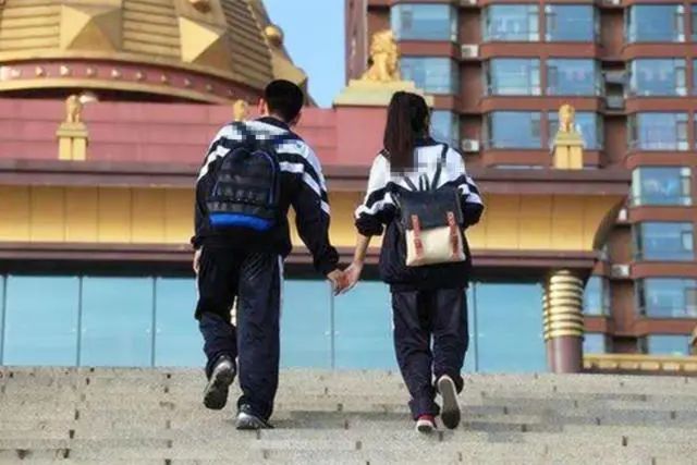 16歲女兒：「爸，我今晚要去男朋友家睡」　父親的做法「堪稱典範」令無數網友狂讚：明智又暖心