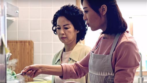媳婦生第三胎倒下！婆婆附近租屋「3個月天天報到按摩」　還扛起「照顧3孫責任」網感動：好偉大
