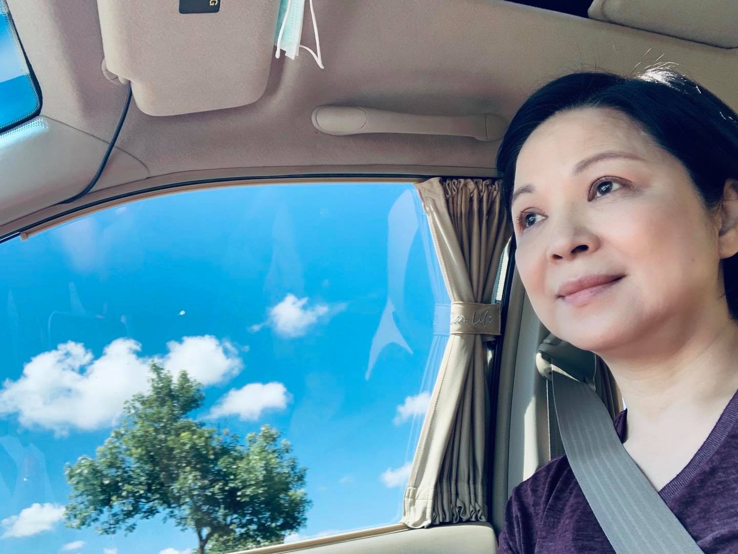 媽媽突倒下！楊貴媚「長照母親13年」好幾次躲房間偷哭　每天醒來多希望：這一切不是真的