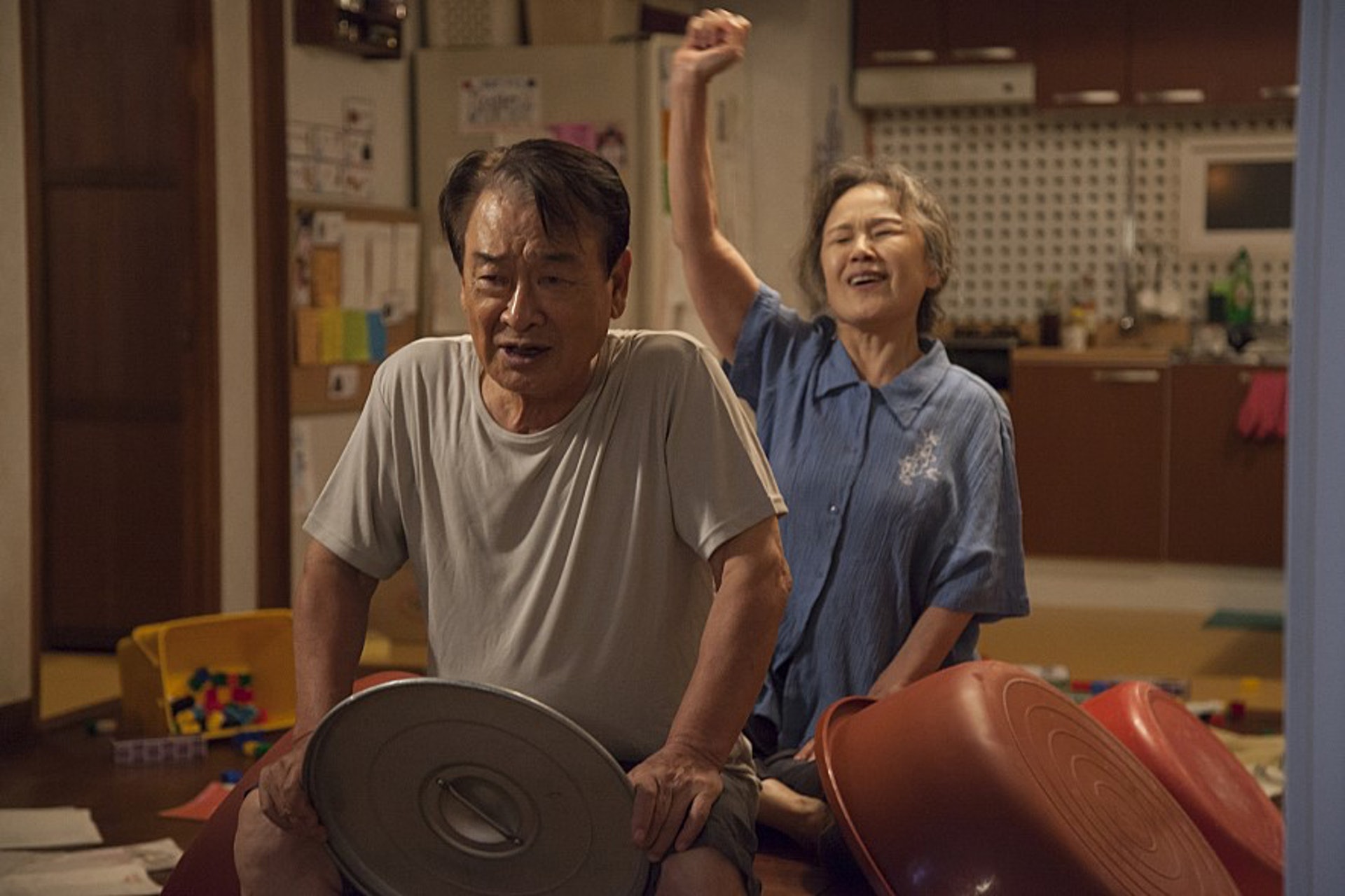 60歲老公第一次外遇！人妻打開簡訊「抓包偷吃前任」當場心碎　她糾結「該不該原諒」：往後還有幾十年