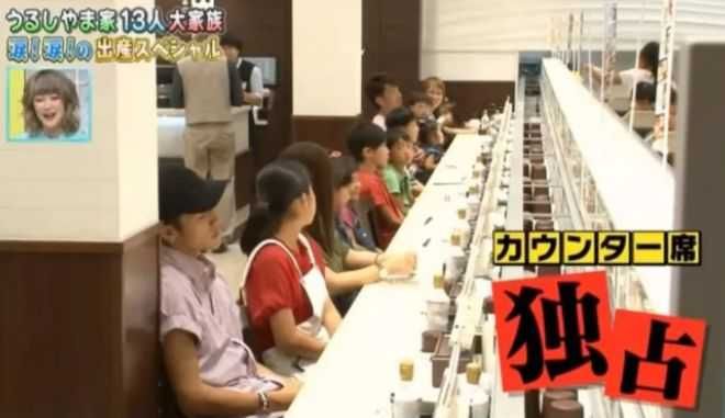 沒年薪百萬也要生！夫妻「結婚24年生12小孩」堅持親自帶大　每月吃30公斤米飯「用餐比辦桌還狂」
