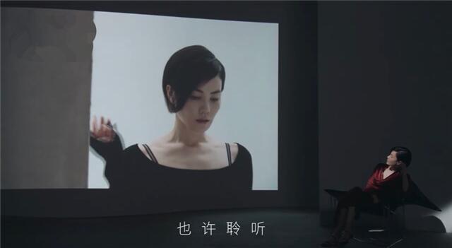 根本看不出年齡！51歲王菲最新廣告大片曝光「穿裹身長裙」展曼妙曲線　好友趙薇：她其實很有料
