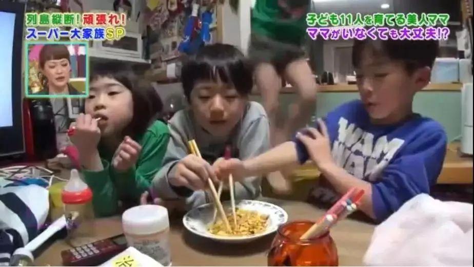 生6男6女！「不靠公婆幫忙不請保母」職業媽媽兼顧育兒　「每天睡2小時」照顧20年卻甘之如飴