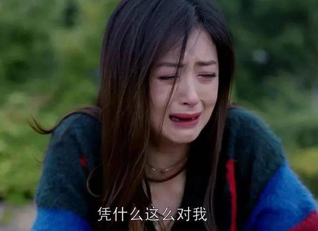 想去哥哥房間睡！卻被直接拎下床「狠心鎖在門外」　妹妹躺地上「傷心大哭」網友反讚：哥哥做得對