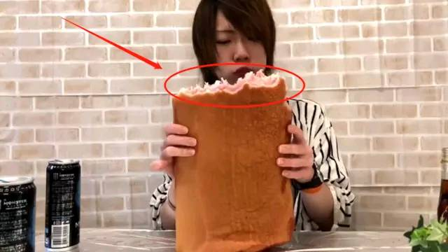 大胃王吃15公斤「烤牛排」！ 鏡頭拉近一看露出破綻　網友都怒了：耍我呢？