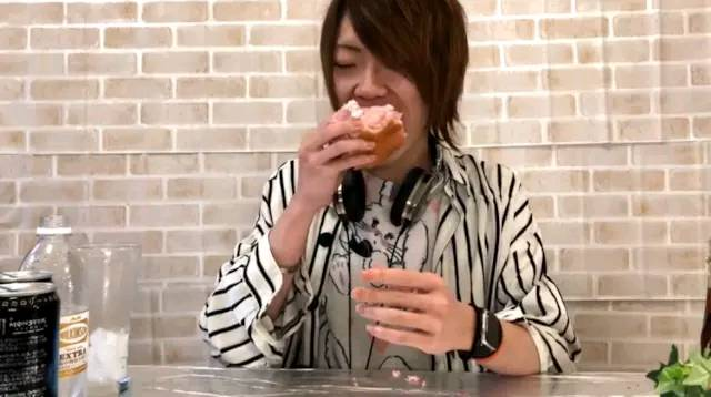 大胃王吃15公斤「烤牛排」！ 鏡頭拉近一看露出破綻　網友都怒了：耍我呢？