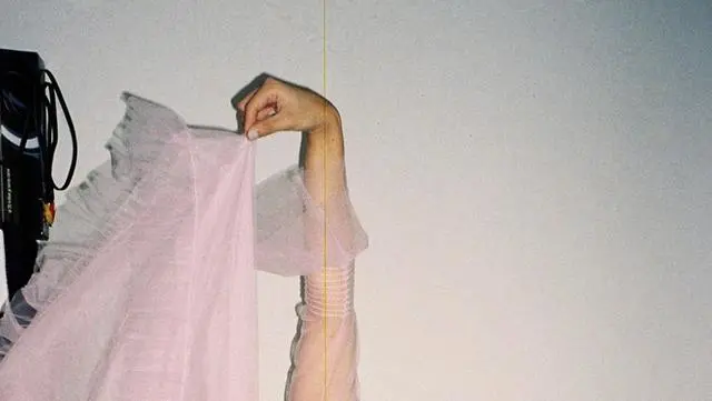 伊能靜哈林兒再曬女裝照！18歲哈利PO文「稱永遠都是女生日」　穿粉紗裙+少女妝容「狂凹造型」超自信