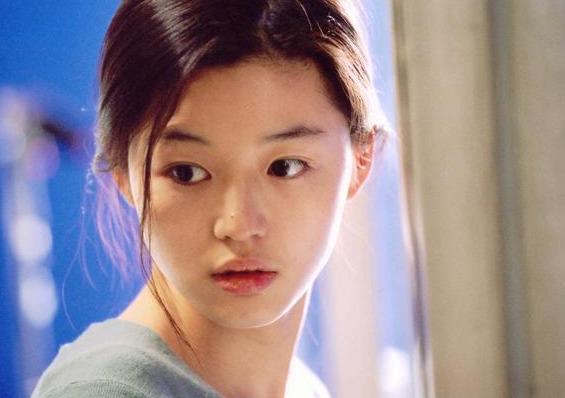 女神的媽媽到底有多美？全智賢母親首次曝光　「氣質清冷臉更高級」魅力不輸女兒半點