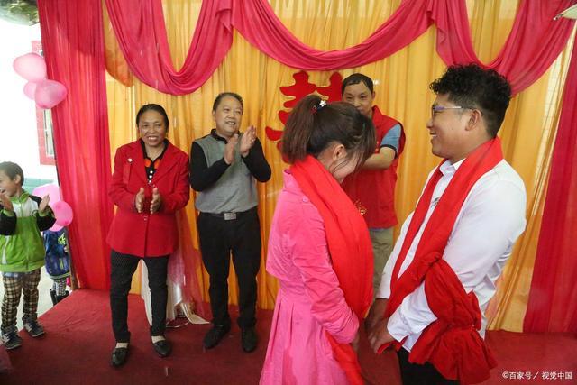 婚都結了諒她不敢生氣！新郎換走岳父的「酒」　結果婚禮變悲劇「新娘氣到哭」：你不值得託付
