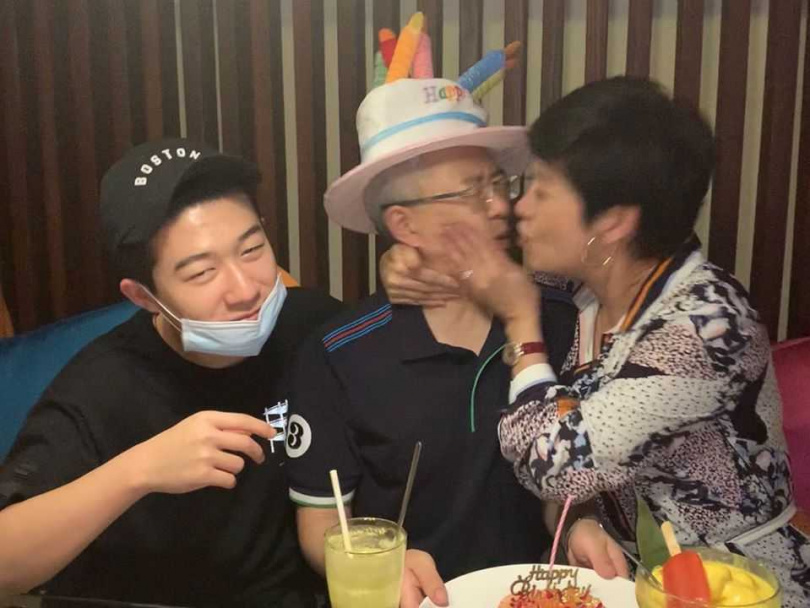 分手後又復合！花系列女星曝「拿事業換婚姻」賭上人生　慶幸勇敢追愛「老公寵她成女孩」：手是拿來戴鑽戒