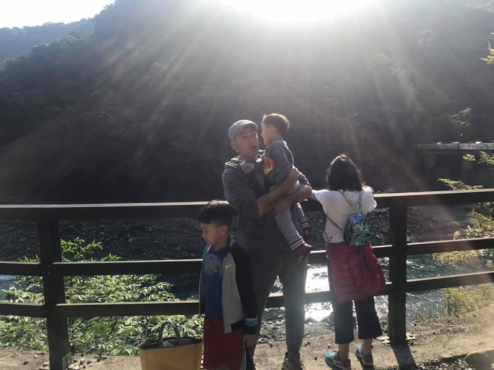 嫁美國老公10年！丁寧曬「3混血兒女」遺傳爸媽好基因　 當職業婦女「被女兒抱怨」愧疚：我不完美