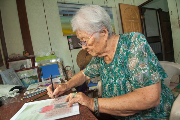 老伴走了！90歲嬤把「獨居15年生活入畫」累積破千幅　顫抖喊話：希望阮老ㄟ看到