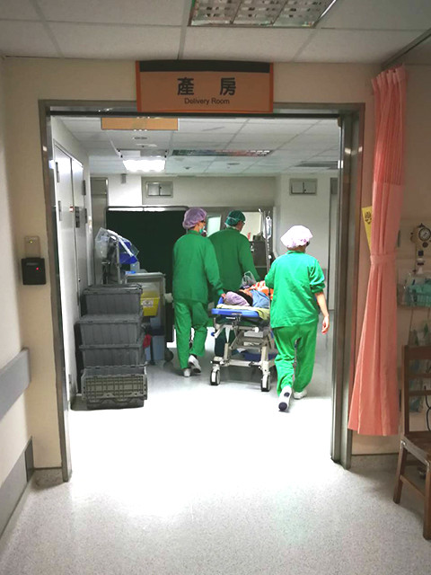 第三胎生不下去！濟公降駕答應「我會保護妳」　去醫院睡著「醒來看手機愣住」：祂真的履行承諾