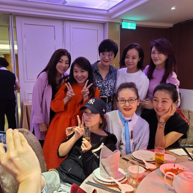 《花系列》隔20年再相聚！「同學會大合體」粉絲驚呼：一個比一個還凍齡　感嘆「朋友是老的好」勾經典回憶