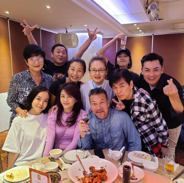《花系列》隔20年再相聚！「同學會大合體」粉絲驚呼：一個比一個還凍齡　感嘆「朋友是老的好」勾經典回憶