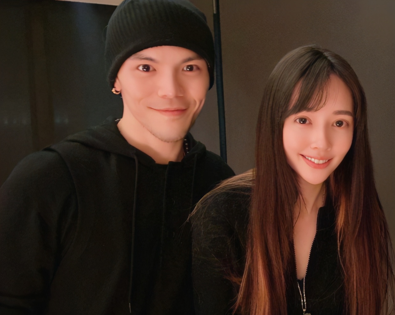 郭碧婷深夜挺大肚帶婆婆吃夜宵！重金包下「豪華酒店套房」　一看房費全網羨慕：好想住喔 