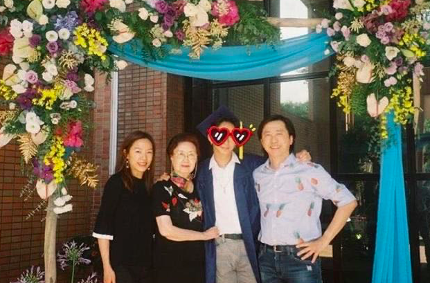 不懼大眾眼光！庾澄慶兒子再曬女裝照「粉紗裙+桃花妝」氣質妖嬈　大膽追求自我：做自己就好