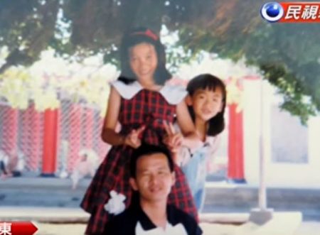 不忘養育恩！住寄養家庭半年「突然被生母帶走」　苦尋20年重逢「當場下跪叩謝」：無私的愛成就了我