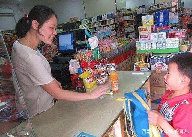 媽媽廚房做飯走不開！6歲兒下樓買1袋鹽「卻花掉5倍價錢」　寶媽怒找超市質問「查看監控後」羞愧道歉