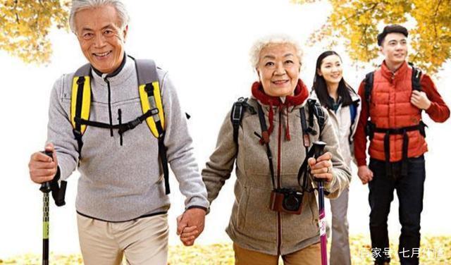好不容易圓夢！老夫妻拿退休金旅行「子女卻不滿」　竟一口氣「花光積蓄和退休金」結局大快人心