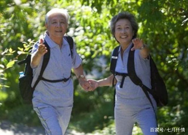 好不容易圓夢！老夫妻拿退休金旅行「子女卻不滿」　竟一口氣「花光積蓄和退休金」結局大快人心
