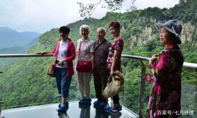 好不容易圓夢！老夫妻拿退休金旅行「子女卻不滿」　竟一口氣「花光積蓄和退休金」結局大快人心