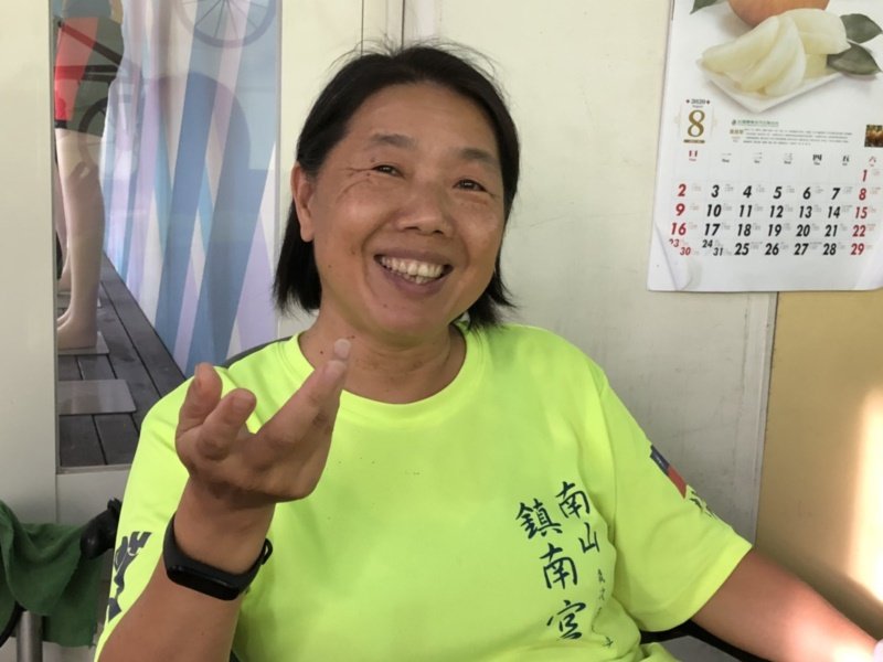 被金門吸引！一待30年「她退休成3000孩子媽媽」　「驚豔金門的美」與夫被派駐到落地生根