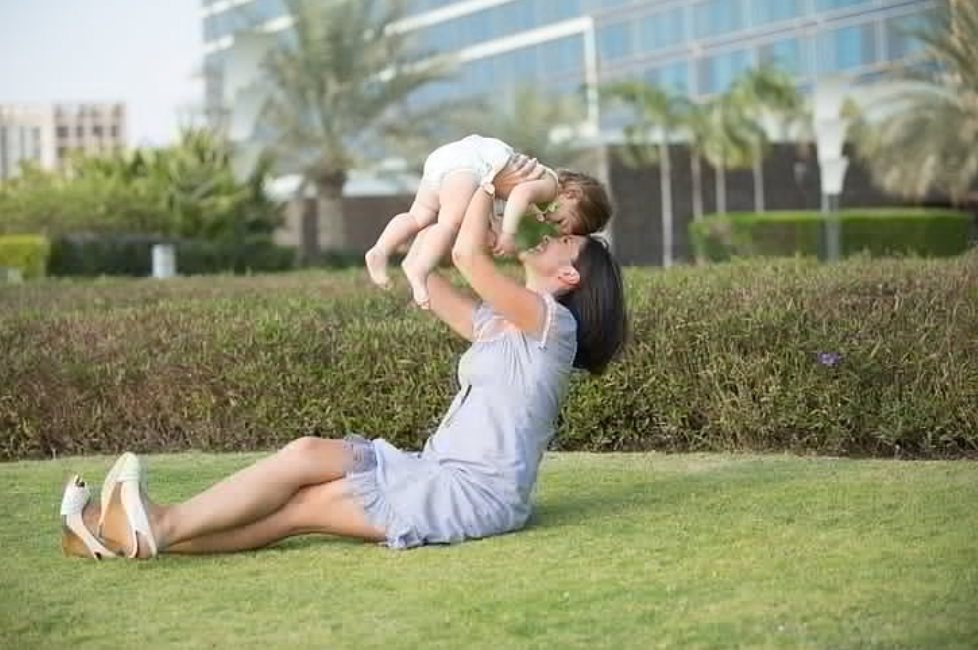 3歲女孩被丟幼兒園！3天「家沒人來接」　老師翻開書包後「紅了眼圈」心疼喊：爸媽心真大啊