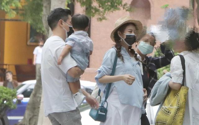 真懷孕了？41歲陳喬恩與男友現身好友生日會　被拍肚子微凸孕味足「一路攙扶」安以軒話中有話