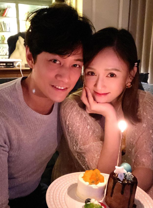 真懷孕了？41歲陳喬恩與男友現身好友生日會　被拍肚子微凸孕味足「一路攙扶」安以軒話中有話