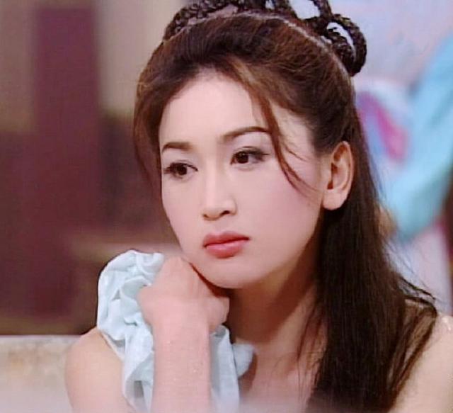 無親生兒也恩愛如初！54歲「最美妲己」溫碧霞曬「婚禮舊照」慶20周年紀念　與富商老公郎才女貌超登對