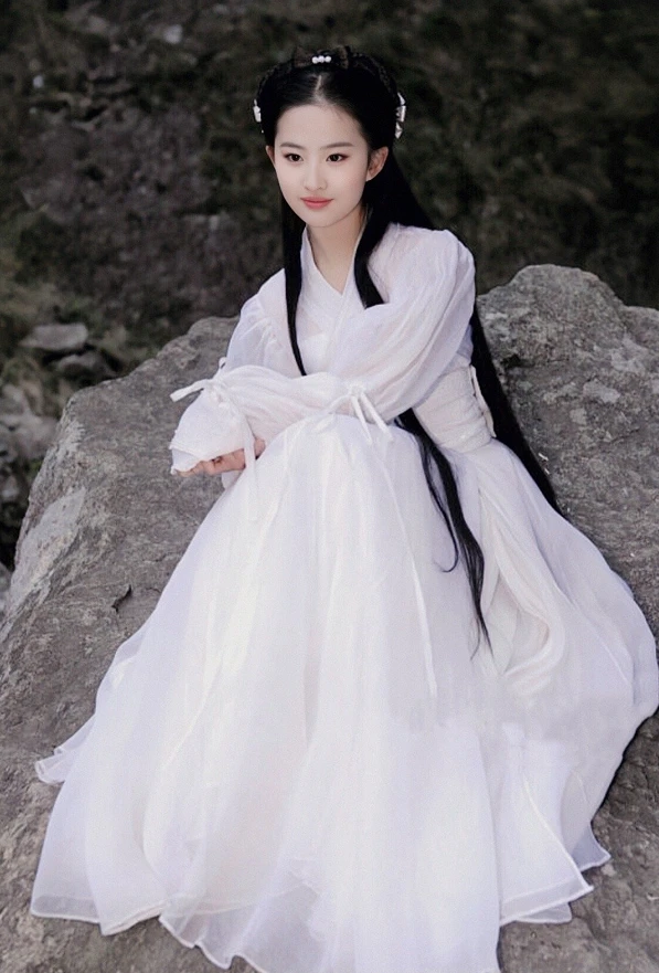 劉亦菲版小龍女「被刪減畫面」曝光！當她衣服混合雨水「與皮膚相黏」騎馬逆光走來　根本墜入凡間精靈